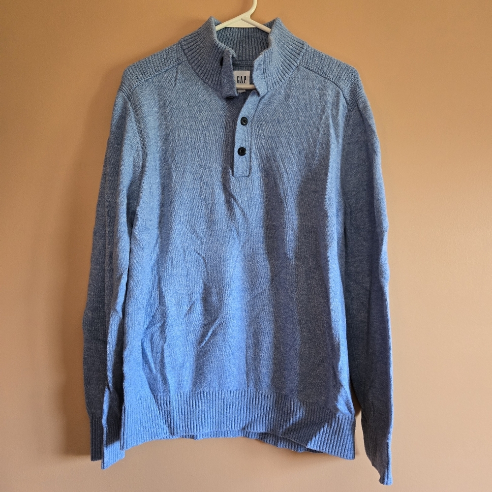 GAP Men's Light Blue Pullover Sweater PTP=21.5"